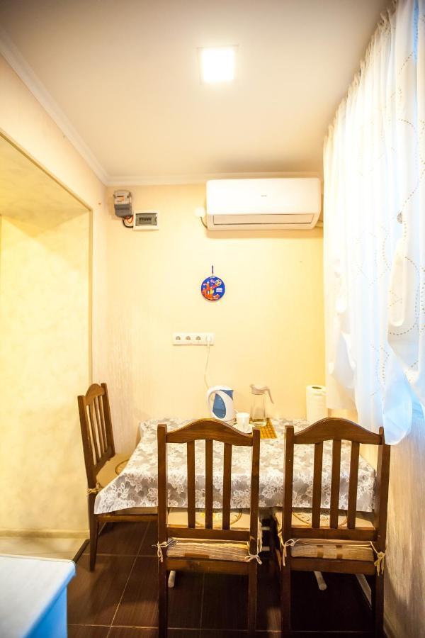 Guest House Happy Holidays Tbilisi Bagian luar foto