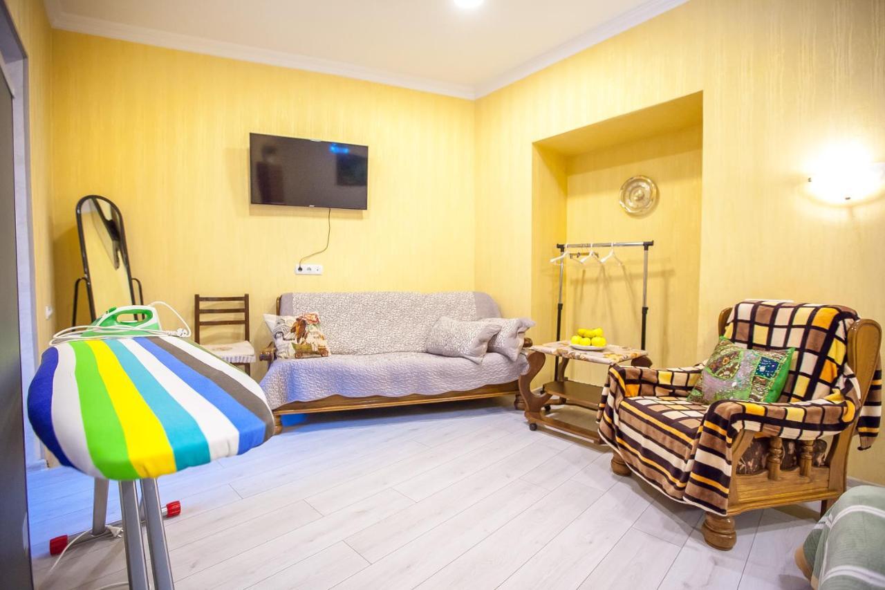 Guest House Happy Holidays Tbilisi Bagian luar foto