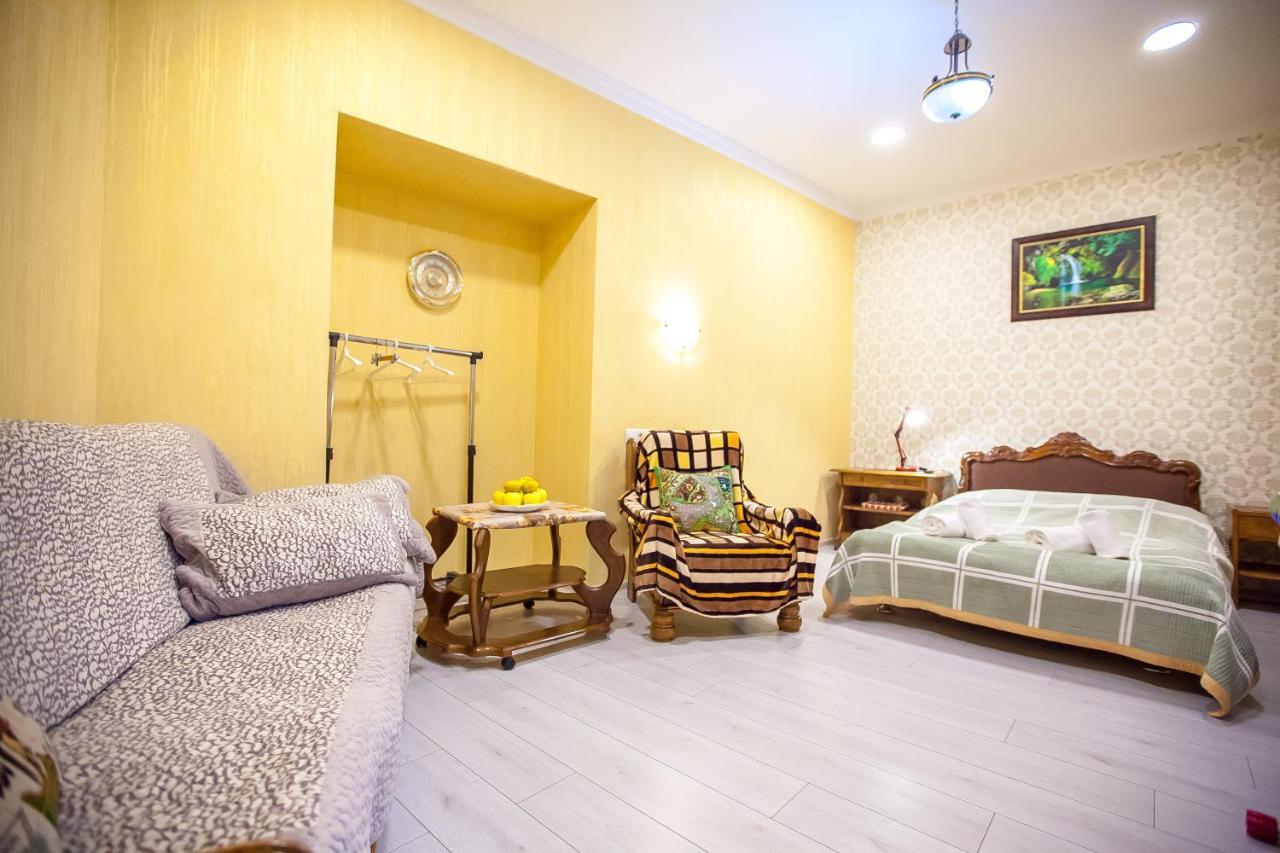 Guest House Happy Holidays Tbilisi Bagian luar foto